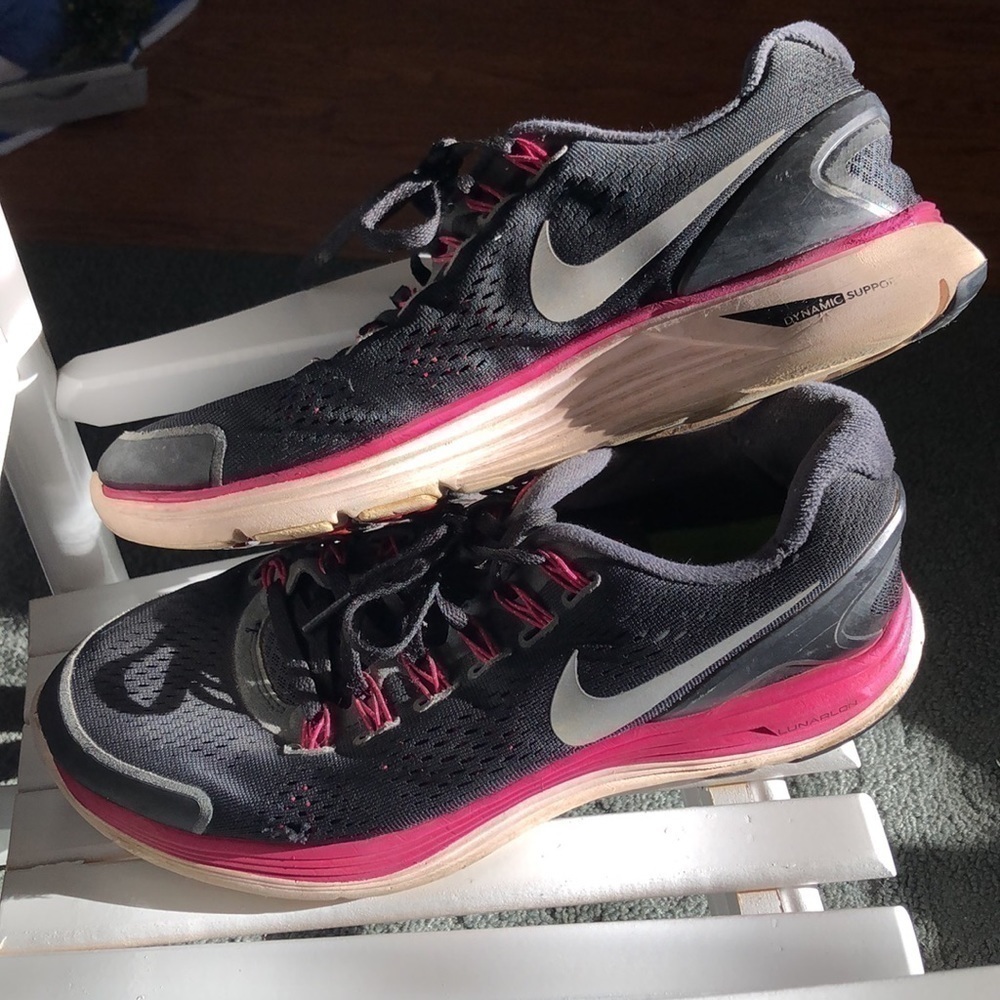 5/$25 Nike Women's Lunarglide 4 Size 11 black and pink some flaws see pics